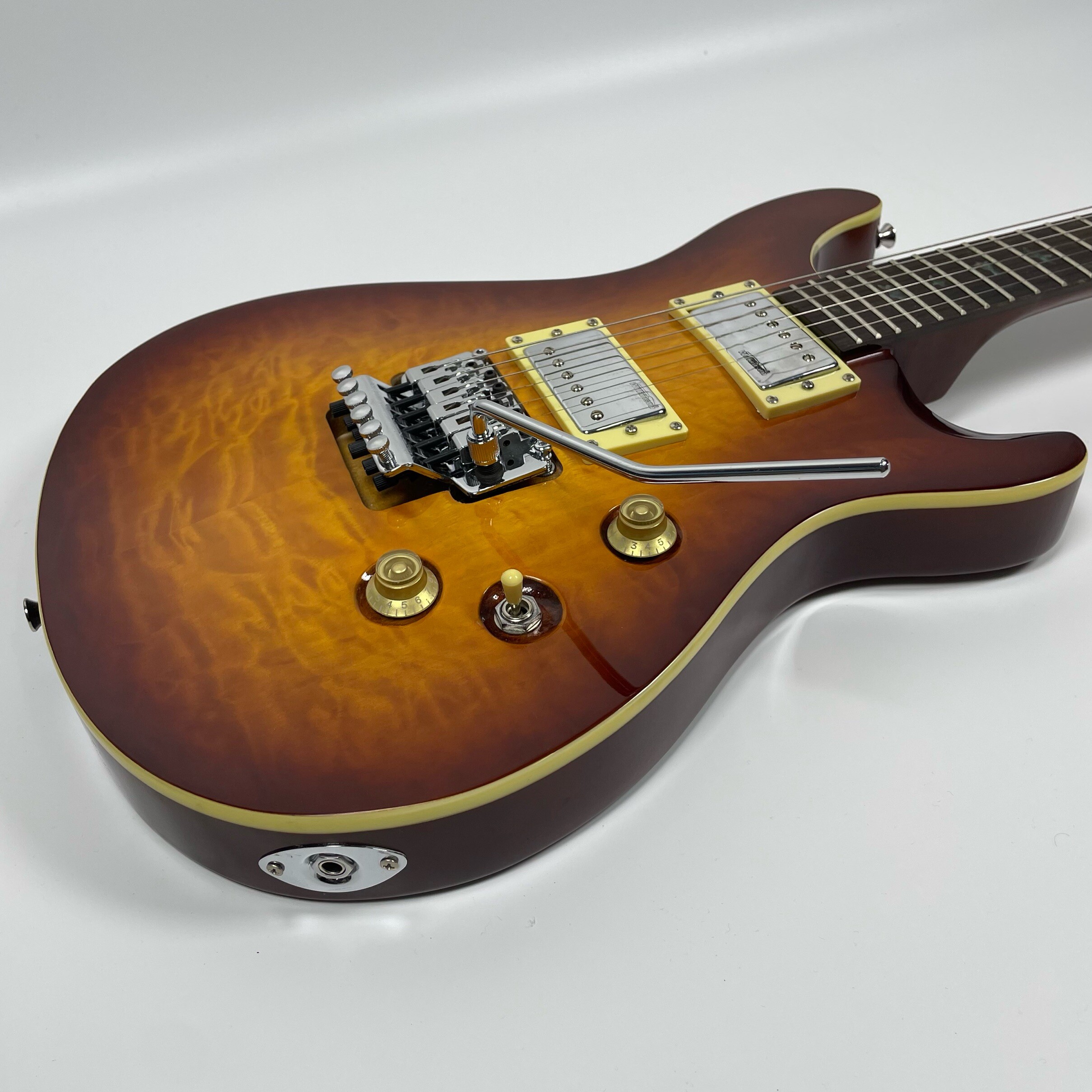 Afanti Guitarra Eléctrica Estilo PRS con Cuerpo de Caoba y Chapa de Arce Acolchado