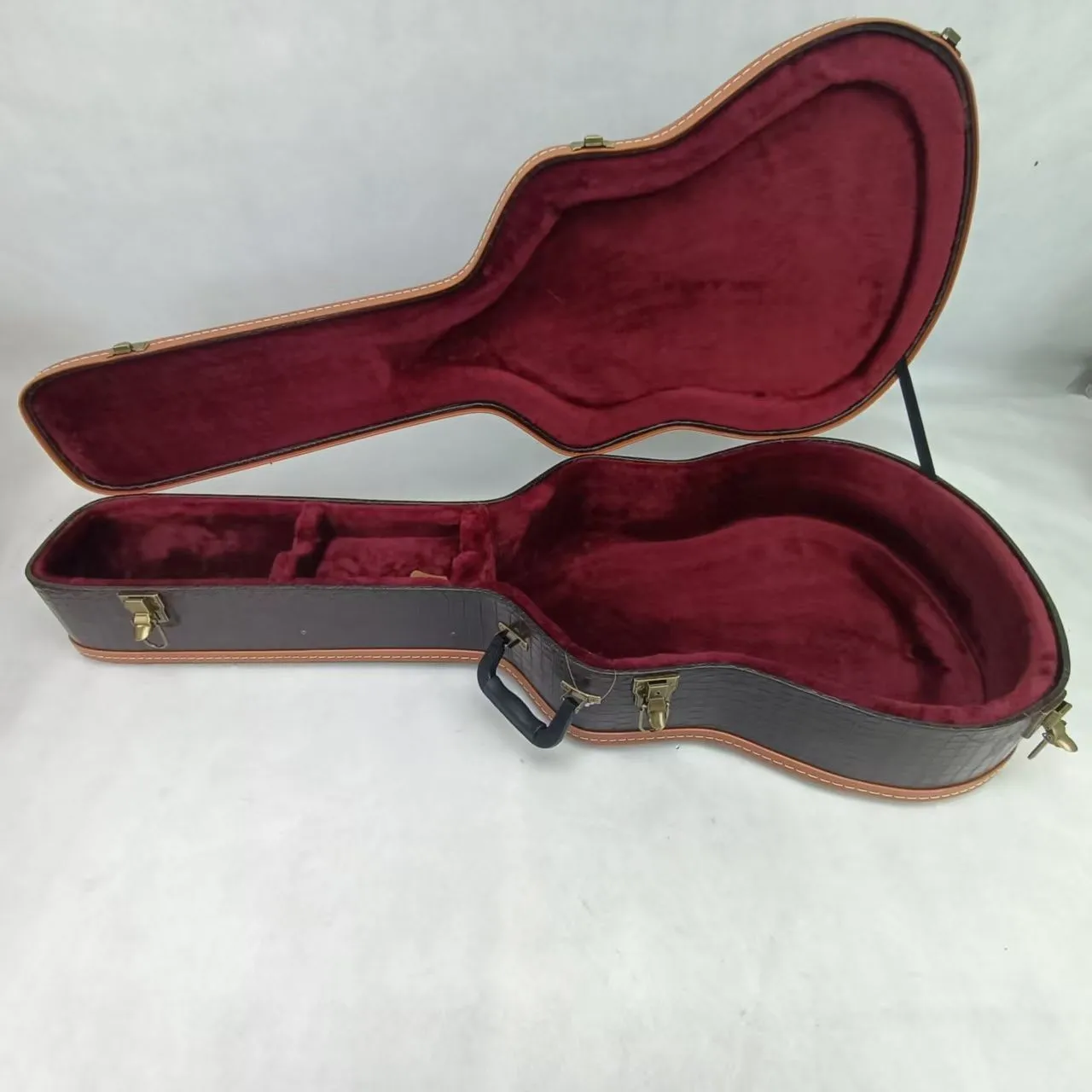Estuche rígido para guitarra acústica marrón de 41''