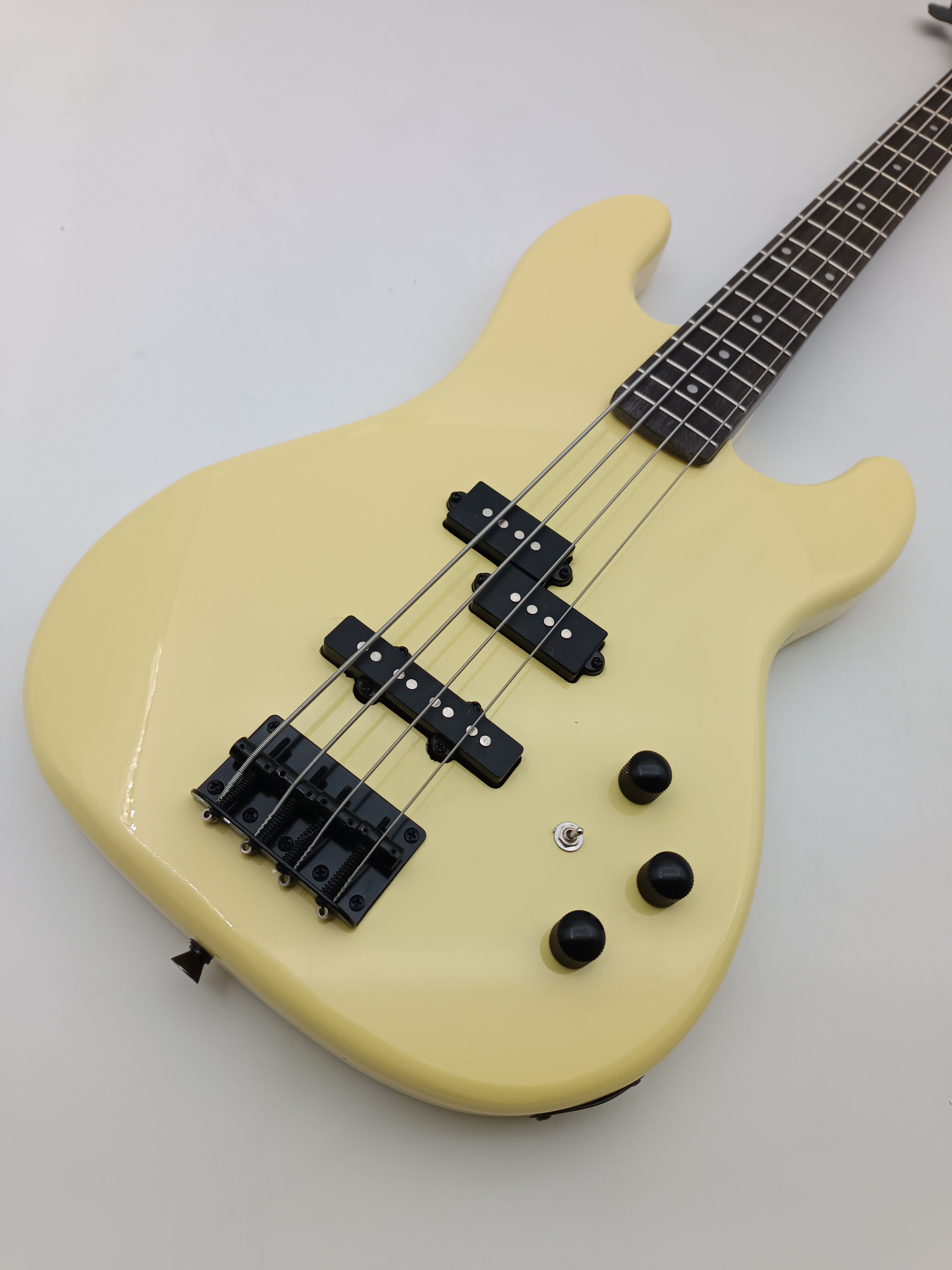 Afanti Guitarra Bajo Eléctrico P 4 Cuerdas Color Amarillo