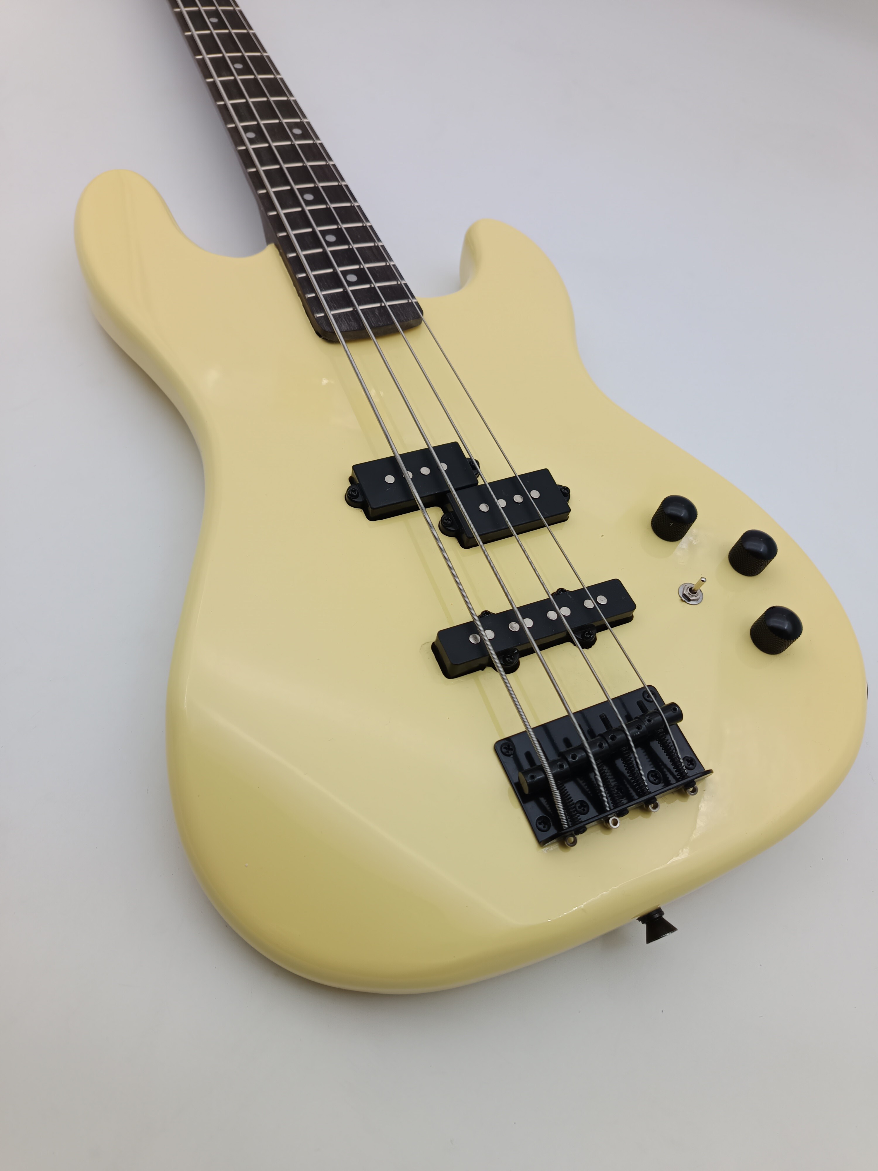 Afanti Guitarra Bajo Eléctrico P 4 Cuerdas Color Amarillo