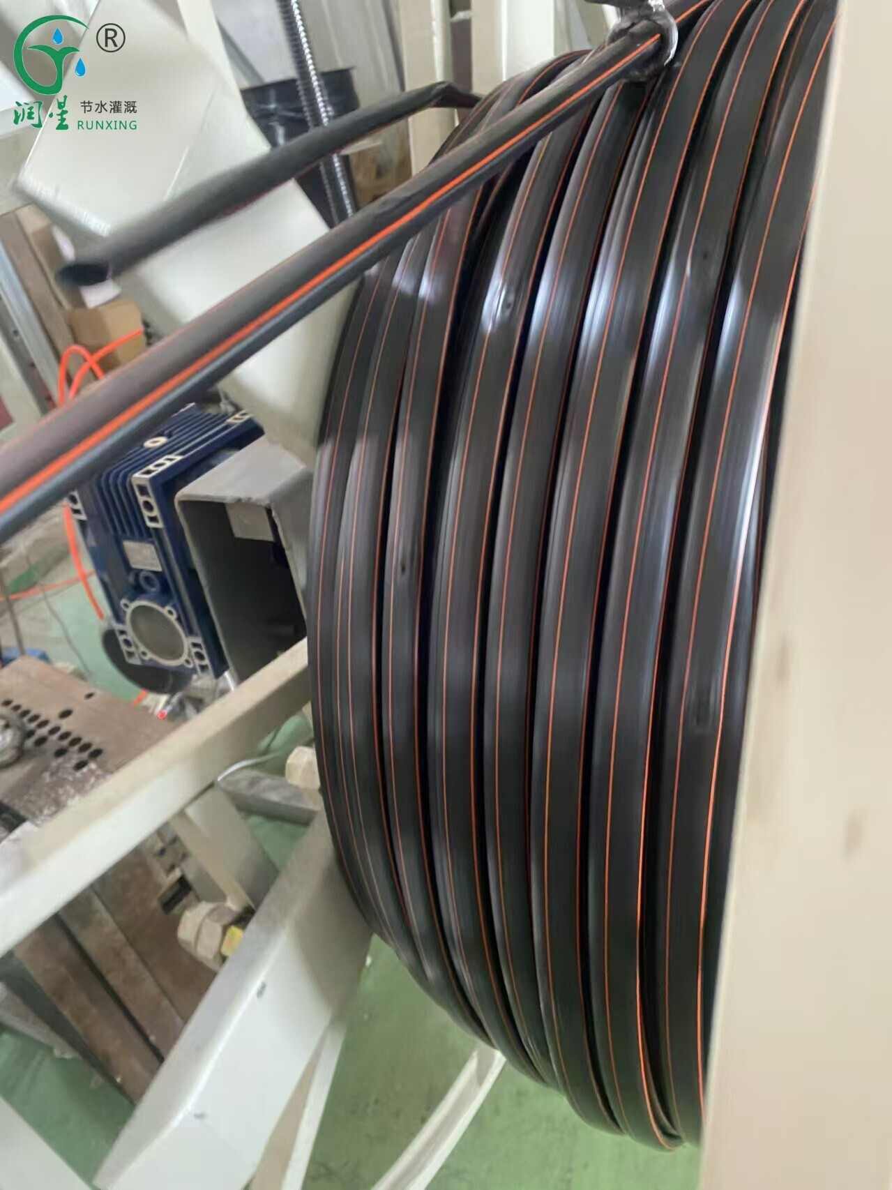 Tubería de riego por goteo con compensación de presión