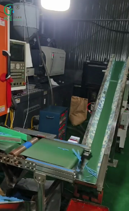 Demonstrando nossa força de fabricação: produção de tubos de irrigação por gotejamento em larga escala Demonstrando nossa força de fabricação: produção de tubos de irrigação por gotejamento em larga escala