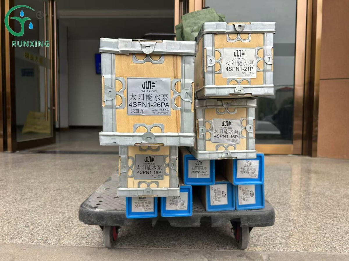 太阳能水泵木箱包装图.jpg