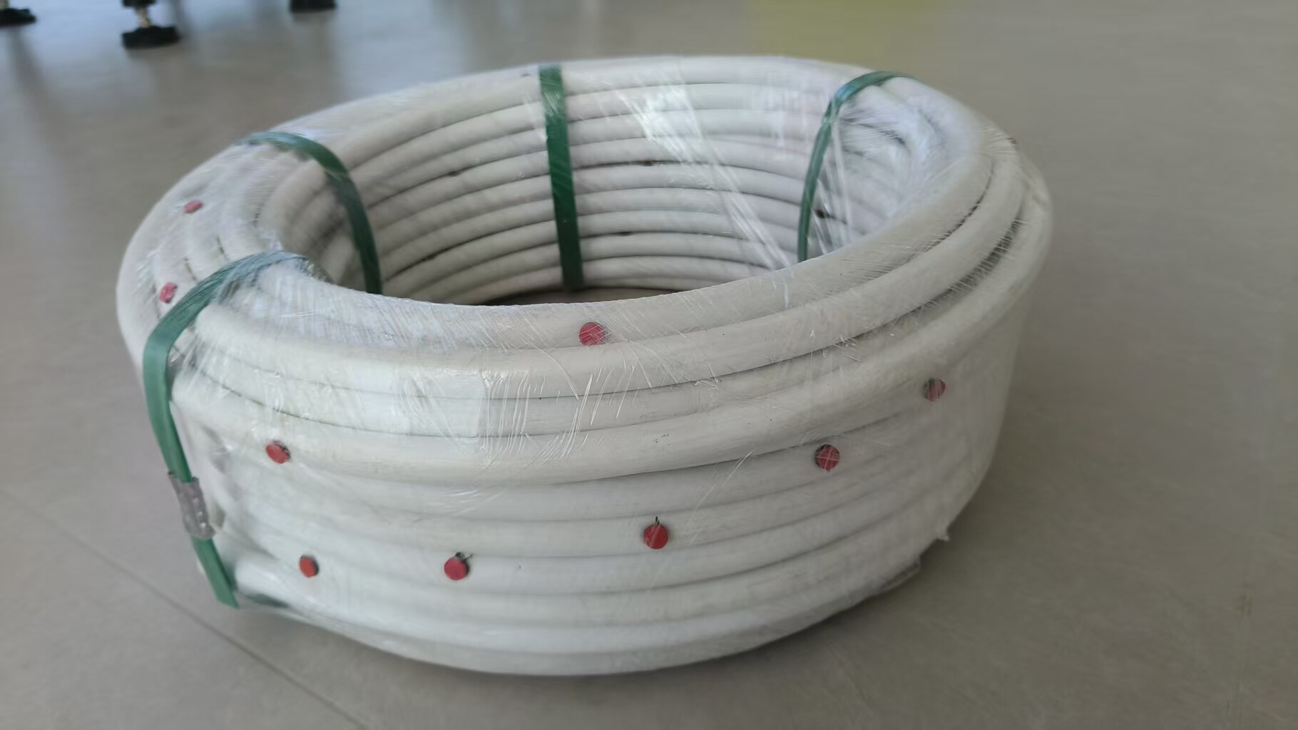 Gotejador de botão em tubo de gotejamento em linha