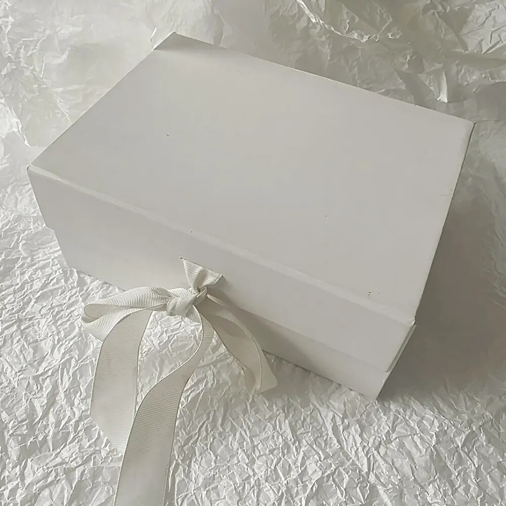 Custom luxurious white foldable magnetic packaging for skin careshoesclothing paper gift box packaging item white box packaging