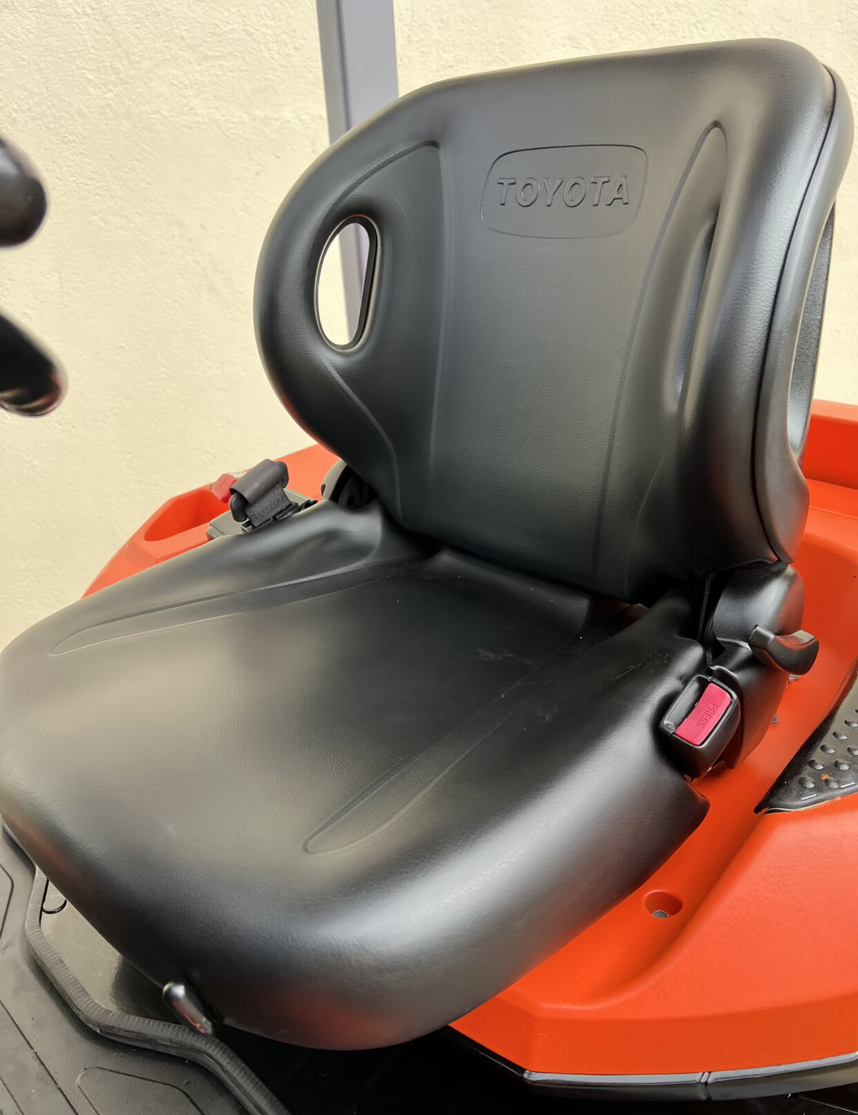 ВИЛОЧНЫЙ ПОГРУЗЧИК TOYOTA 1.5-5 ТОНН С ДВИГАТЕЛЕМ ВНУТРЕННЕГО СГОРАНИЯ