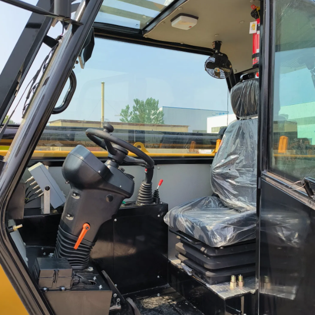 Китай Телескопический манипулятор с погрузчиком грузоподъемностью 3,5 тонны Yn735