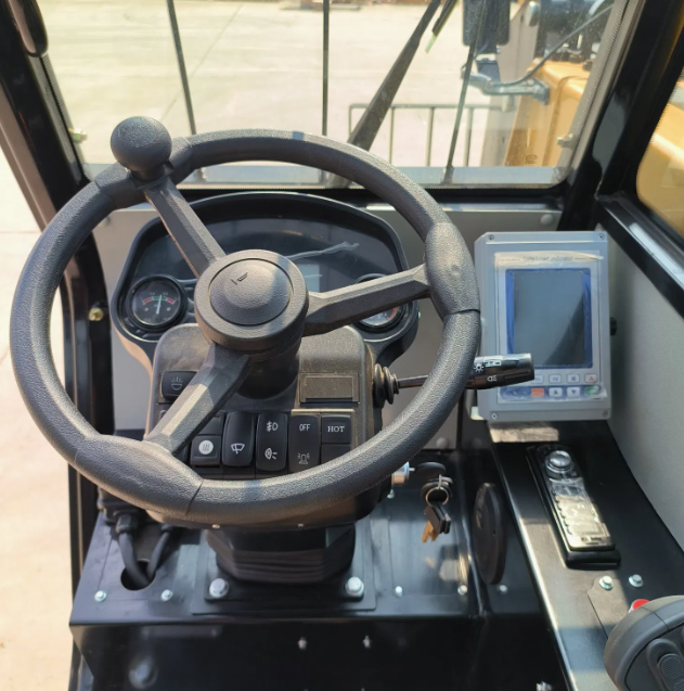 Китай Телескопический манипулятор с погрузчиком грузоподъемностью 3,5 тонны Yn735