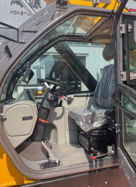 Телескопический погрузчик с высотой подъема 18 м