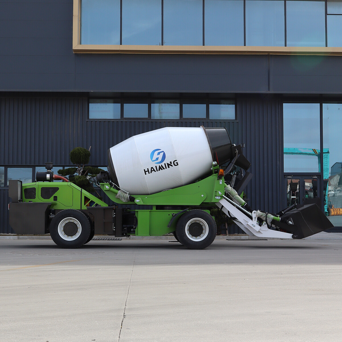 4.0 CBM Самозагружающийся Бетономешалка