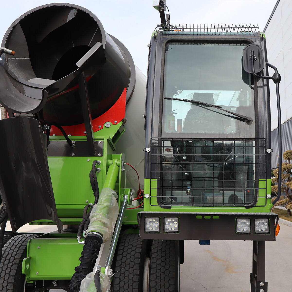 6,5 CBM Самозагружающийся бетономешалка