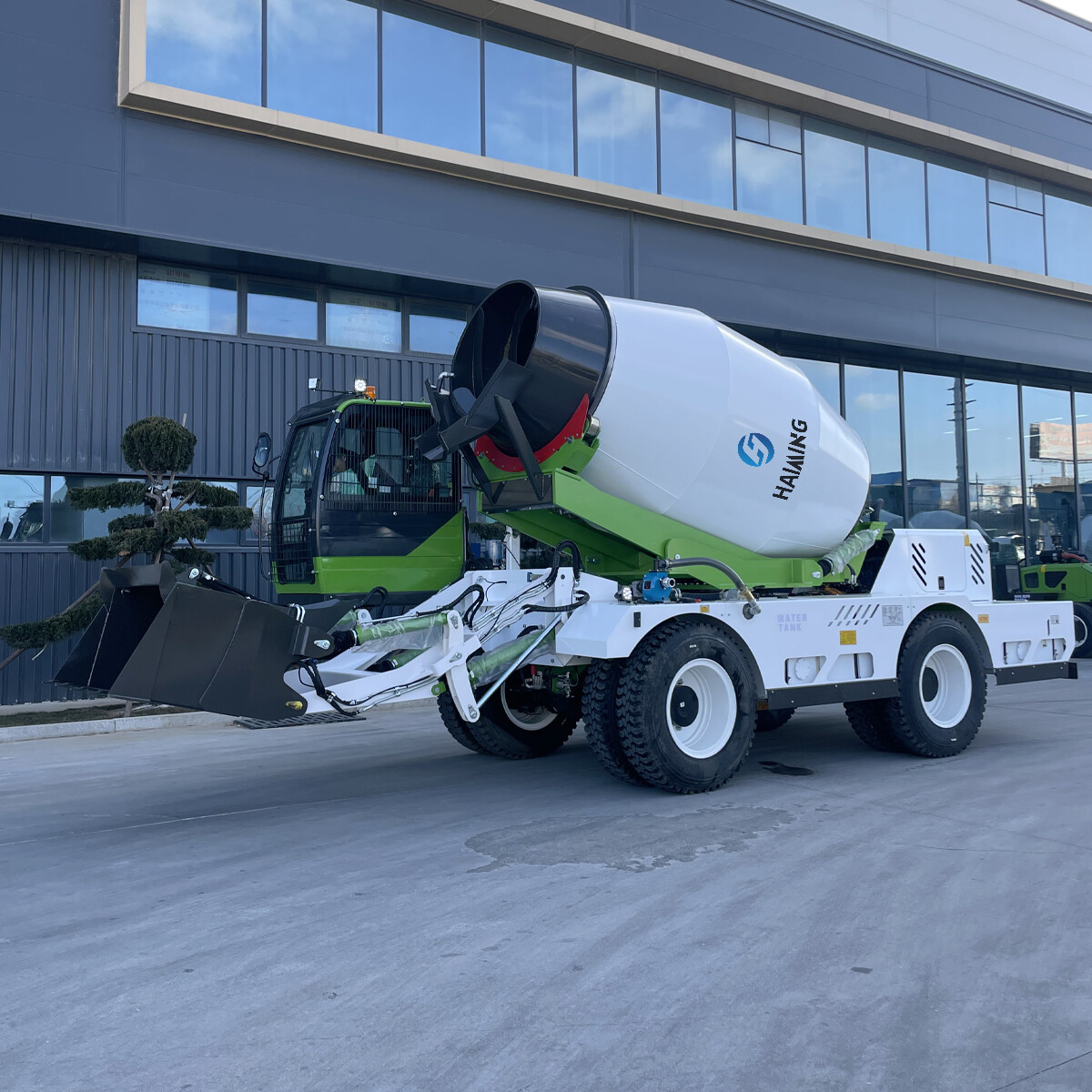 6,5 CBM Самозагружающийся бетономешалка