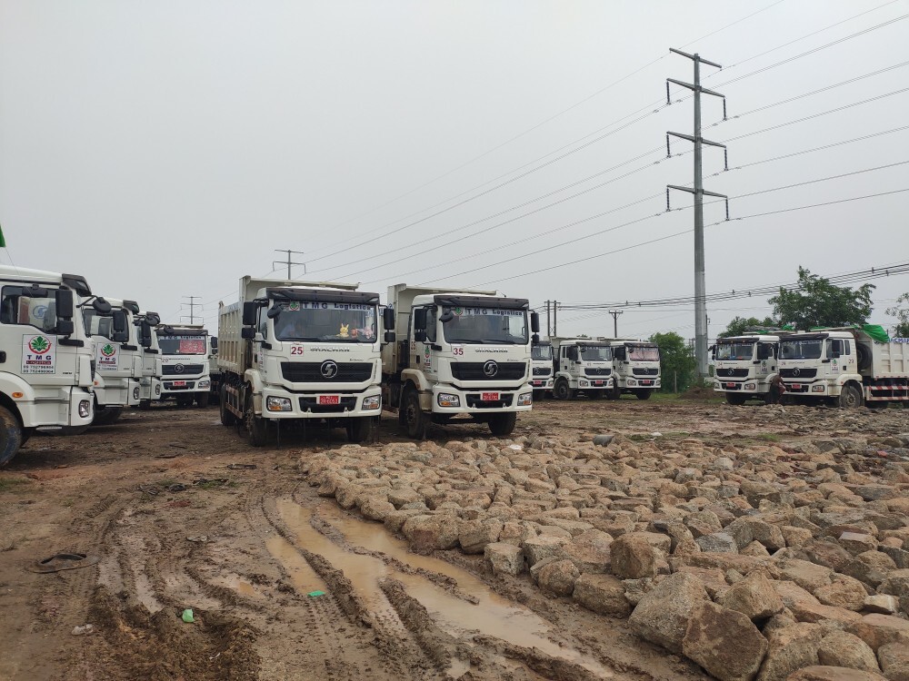 Camión volquete SHACMAN L3000 4×2