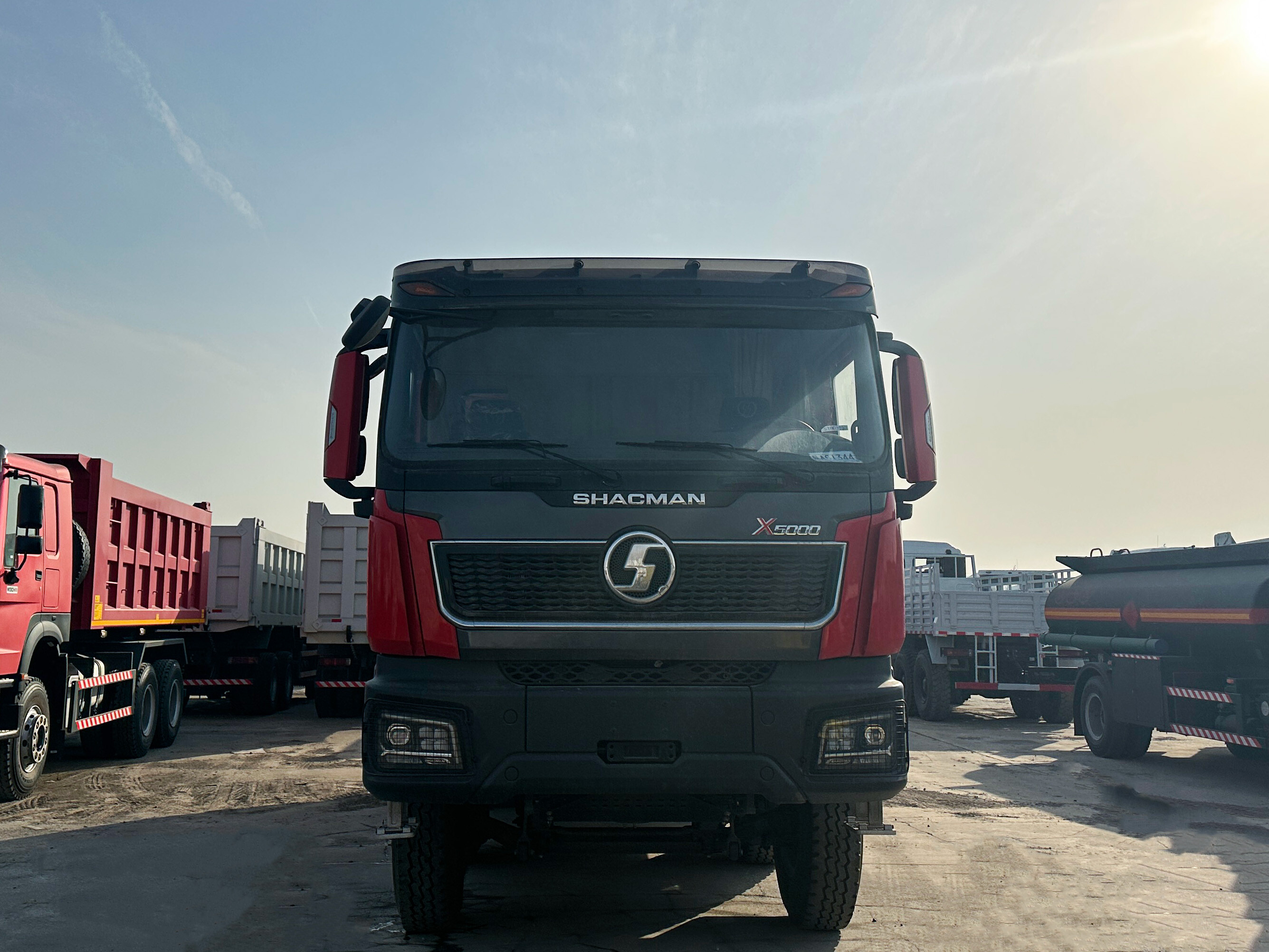 Camión volquete SHACMAN X5000 8×4
