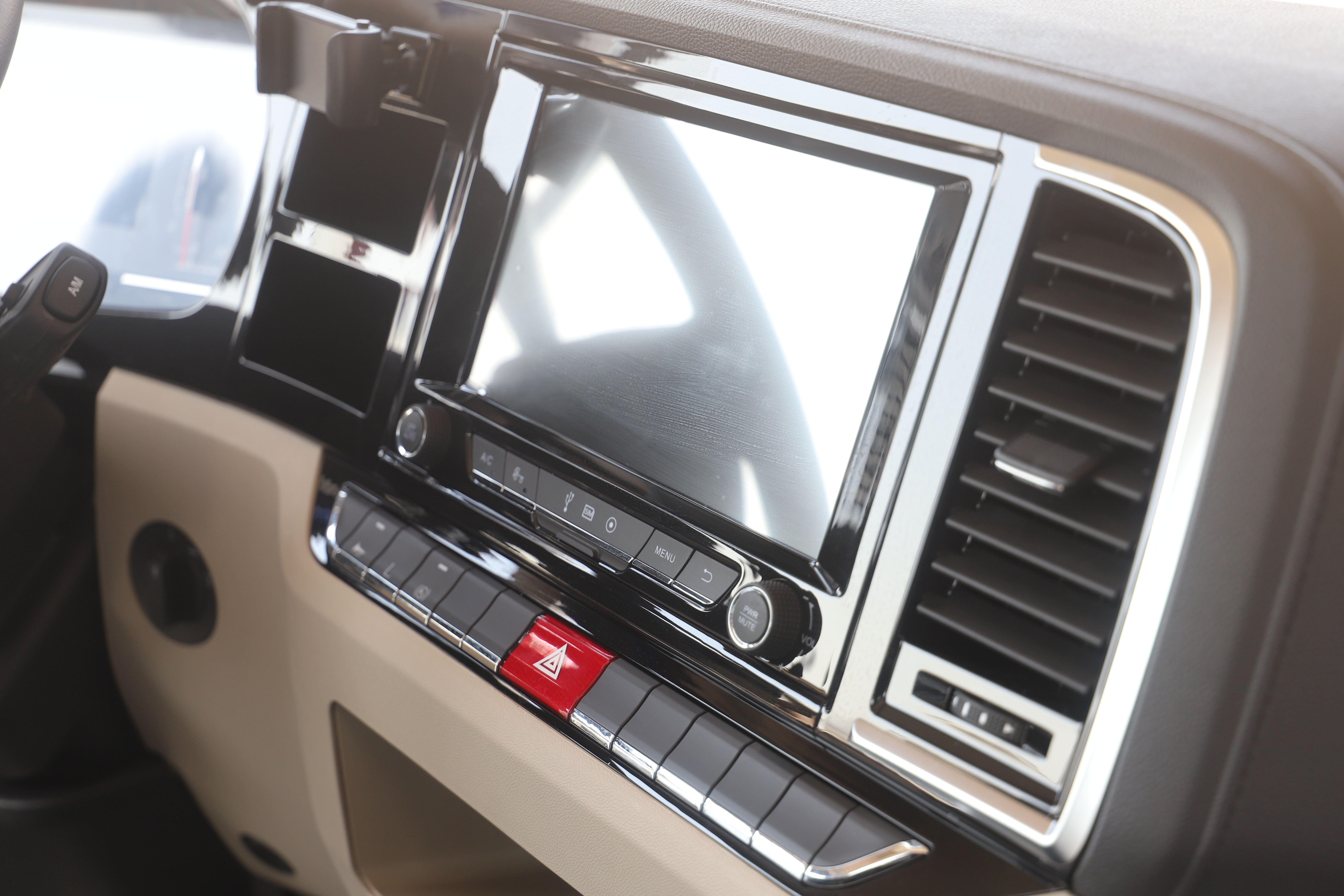 Cómo el Shacman X5000 8x4 satisface las demandas de la industria minera de Perú