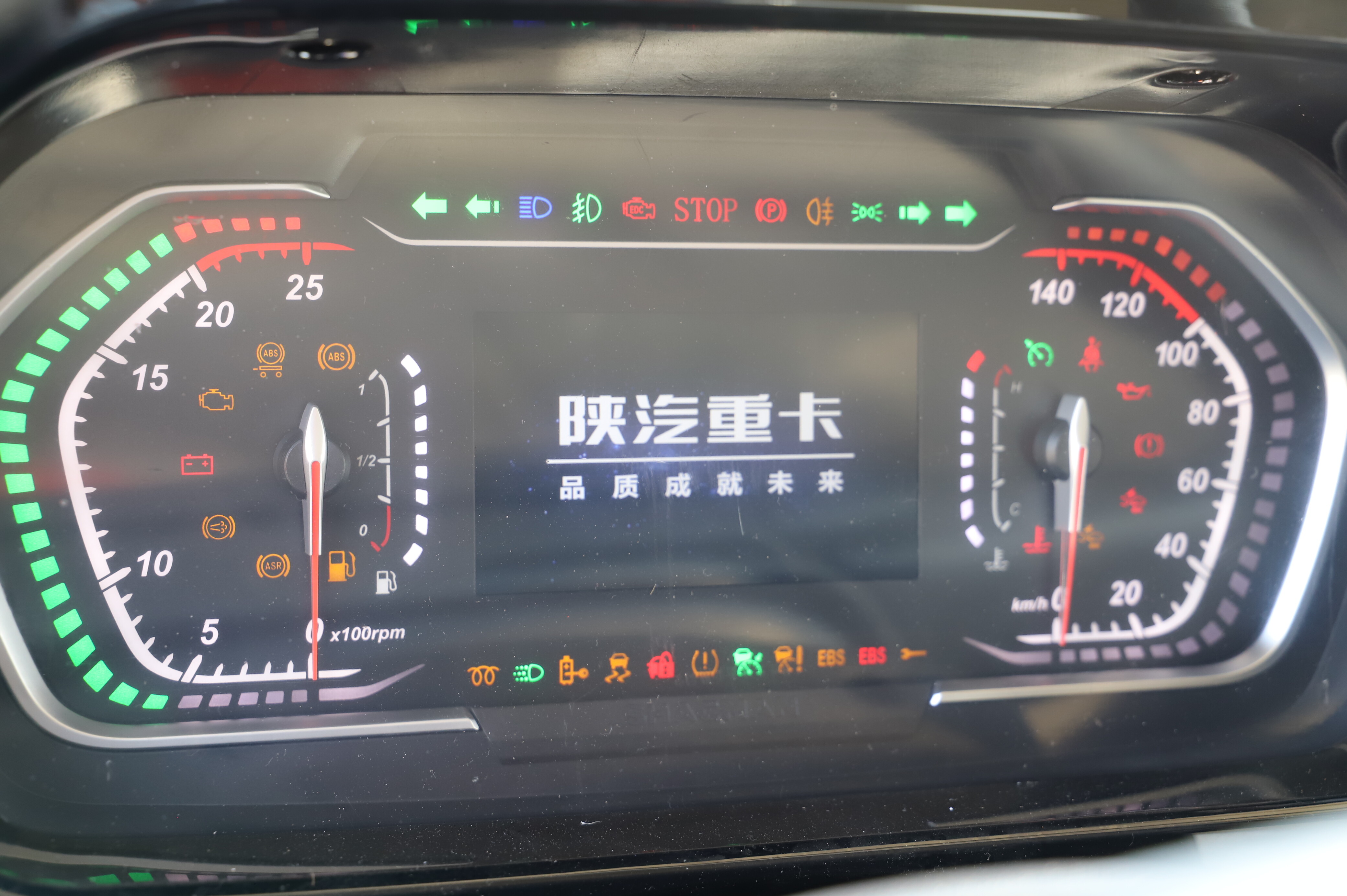 ¿Son los camiones SHACMAN la mejor inversión para su flota en 2024?