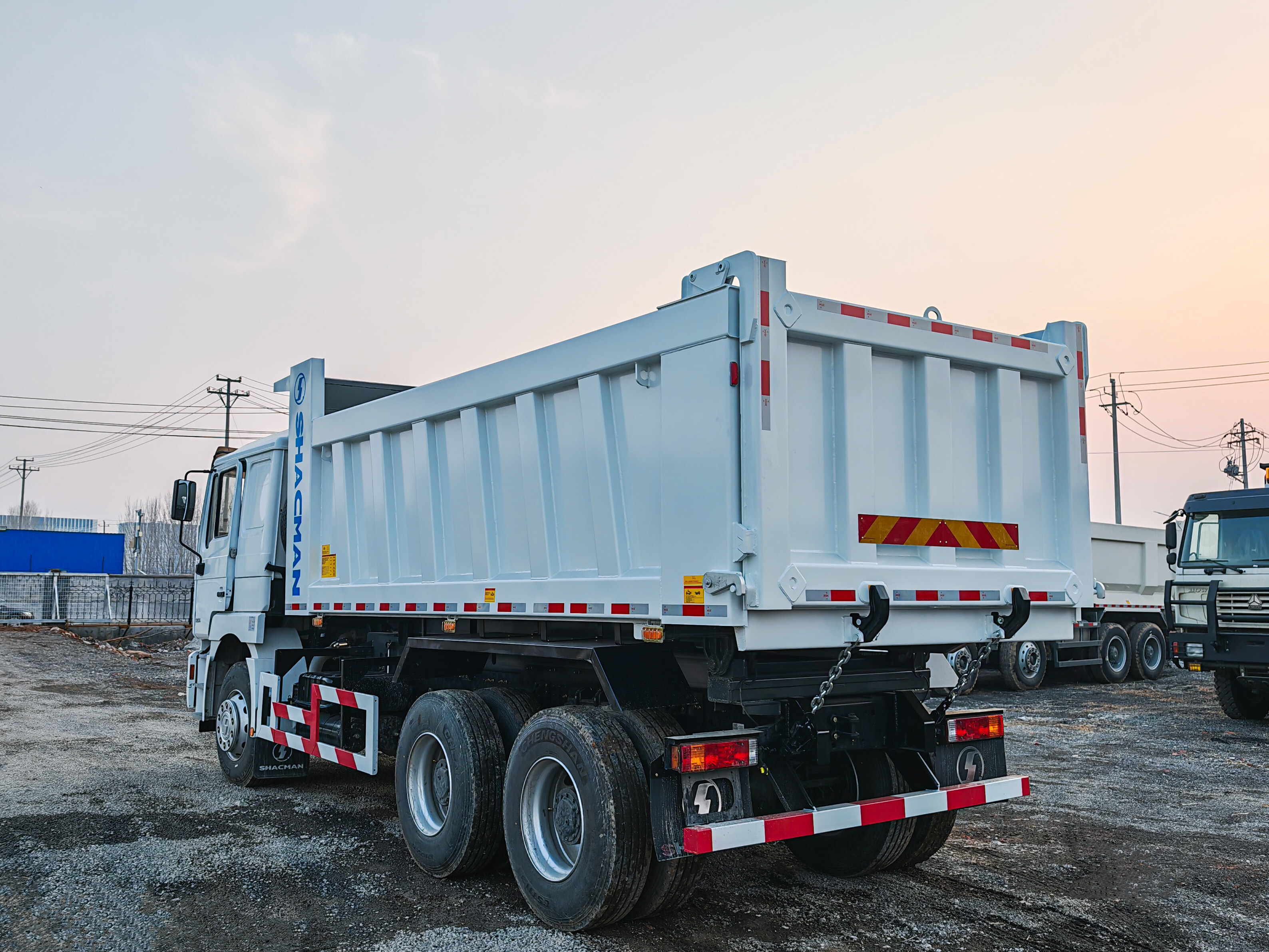 Camión volquete SHACMAN F2000 6×4