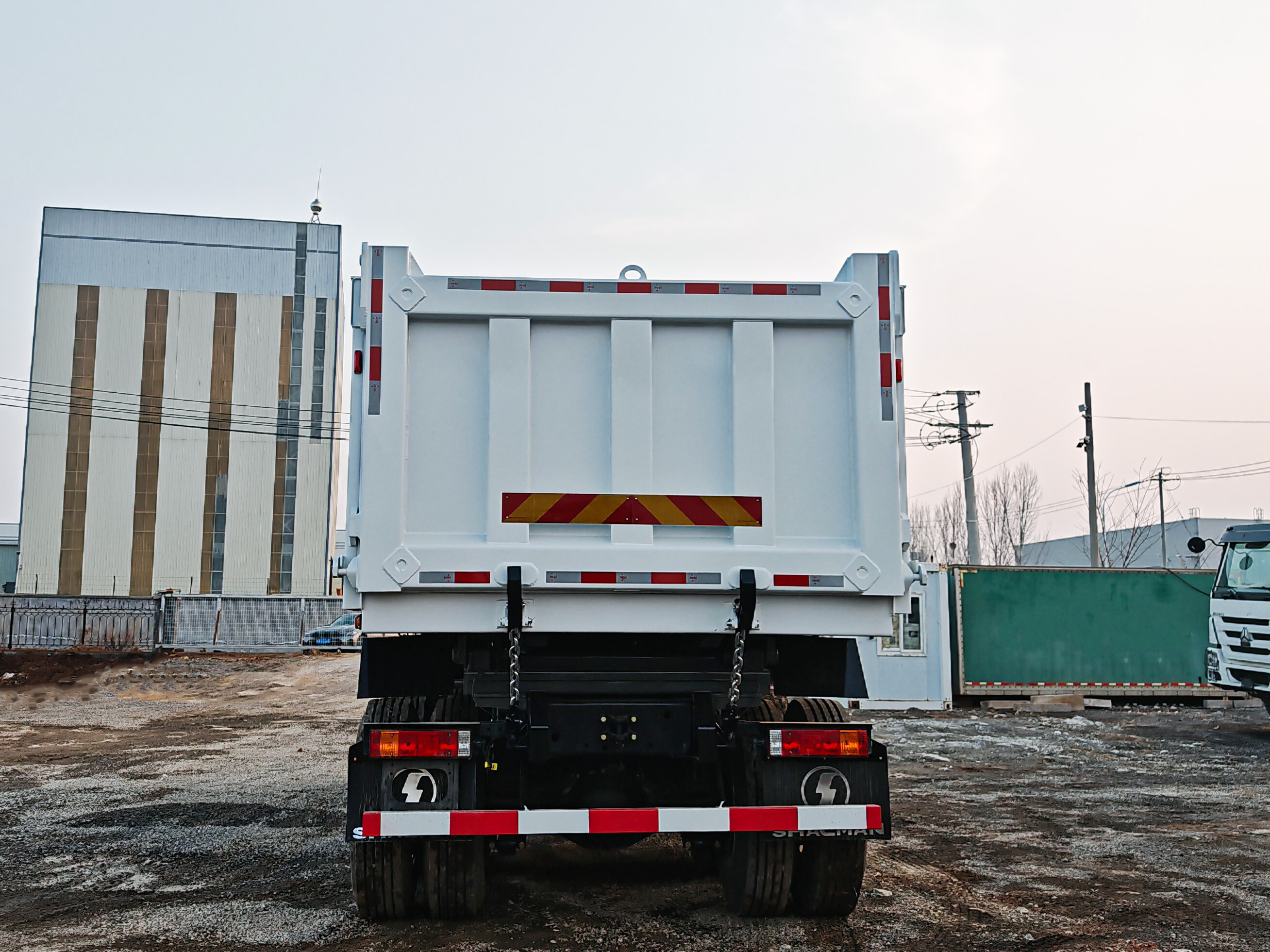 Camión volquete SHACMAN F2000 6×4