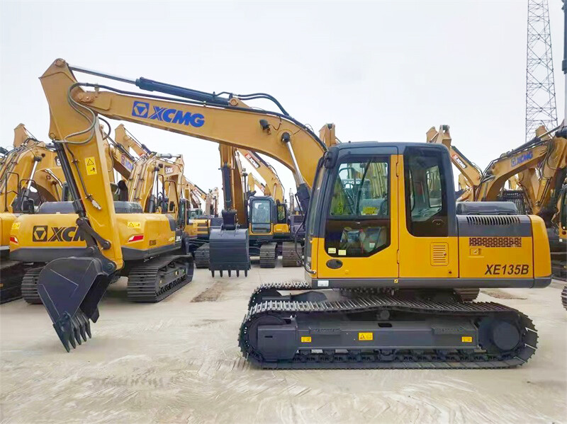 Excavadora XE135B