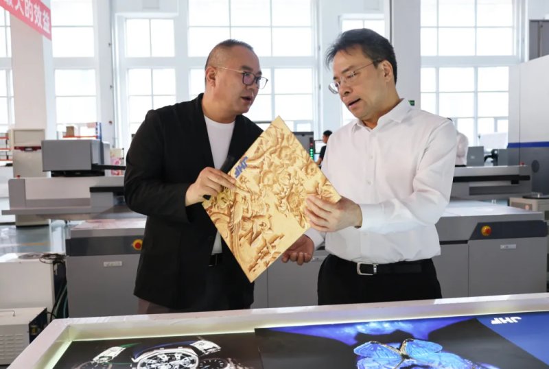 1744854747771310475793756160.jpg 图片