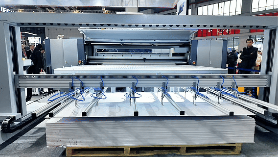 style= M3300-s 全自动上下料打印机,助力企业数智升级,实现高质量发展