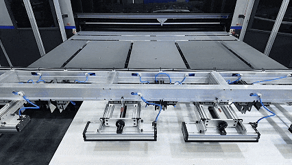 1792549162971355350011584512.gif Image