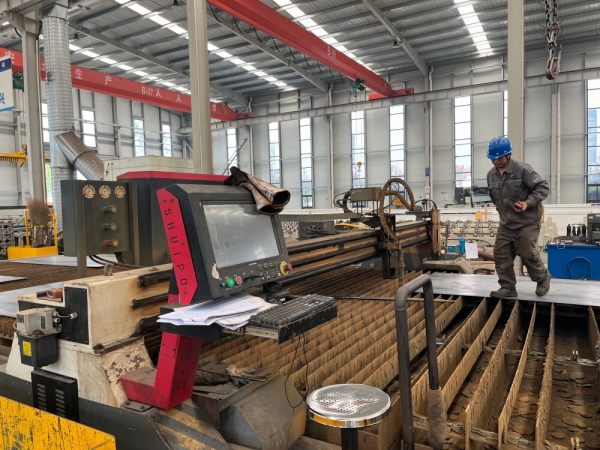 3..Máquina cortadora de placas para remolques cisterna.jpg