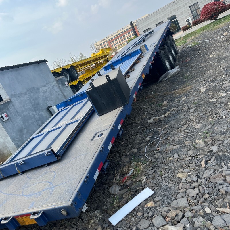 Remolque de plataforma de 4 ejes y 70 toneladas