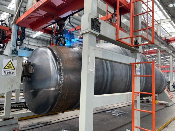 2.Процесс автоматической сварки специальных форм.jpg