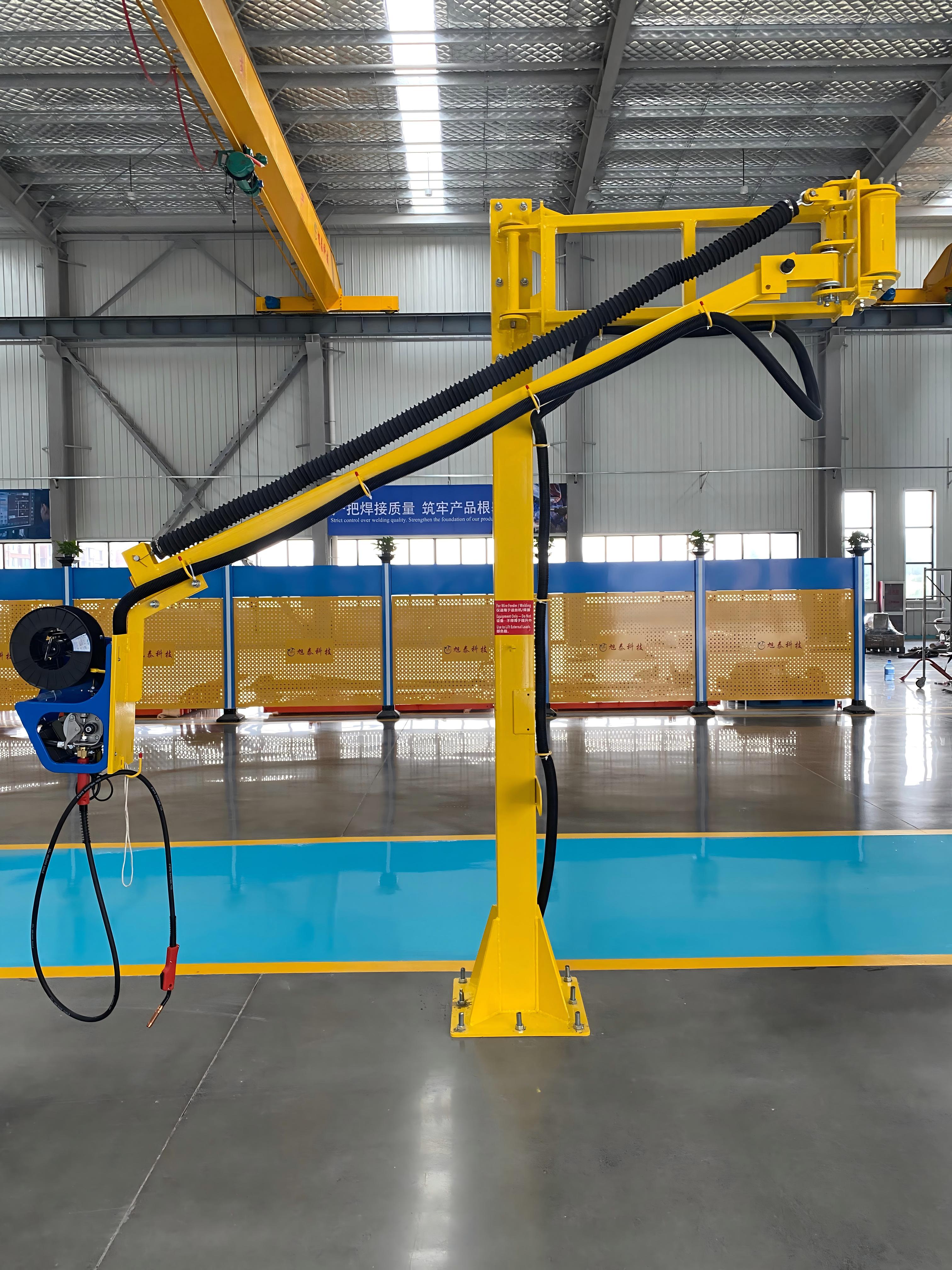Brazo espacial de soldadura tipo pluma en voladizo con alimentador de alambre de 5 m y carga de 80 kg, autoequilibrado por resorte y de ahorro de mano de obra, para la fabricación de piezas de automóviles