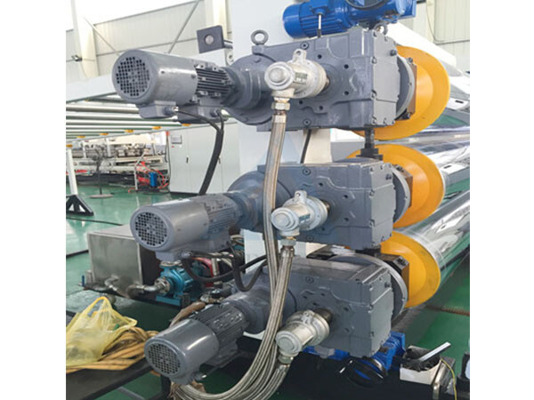 Линия по производству пластиковых плит