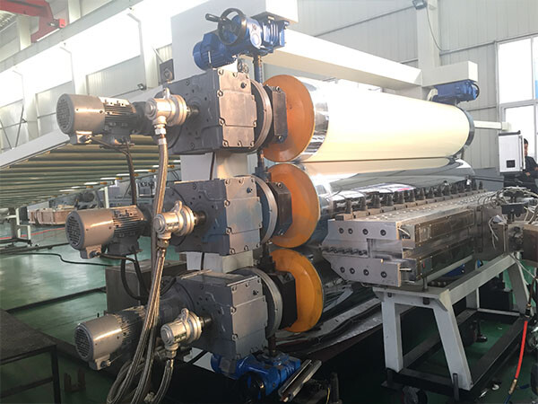 Линия по производству пластиковых плит