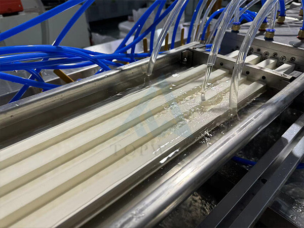 Линия по производству стеновых панелей из ПВХ ДПК