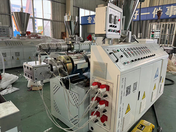 Линия по производству стеновых панелей из ПВХ ДПК