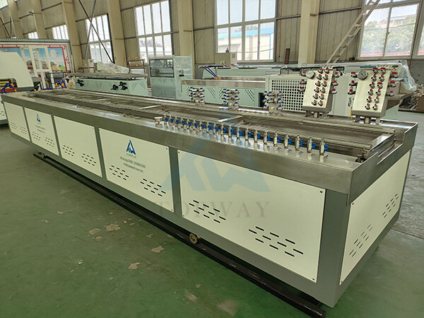 Линия экструзии профилей ПЭ ПВХ ДПК