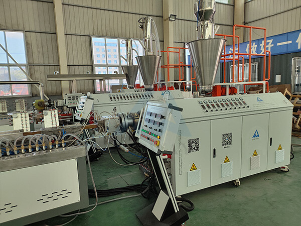 Линия экструзии профилей ПЭ ПВХ ДПК