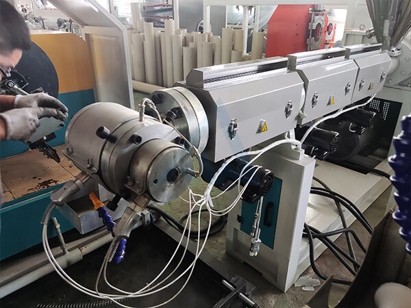 Машина для производства шлангов из ПВХ-волокна