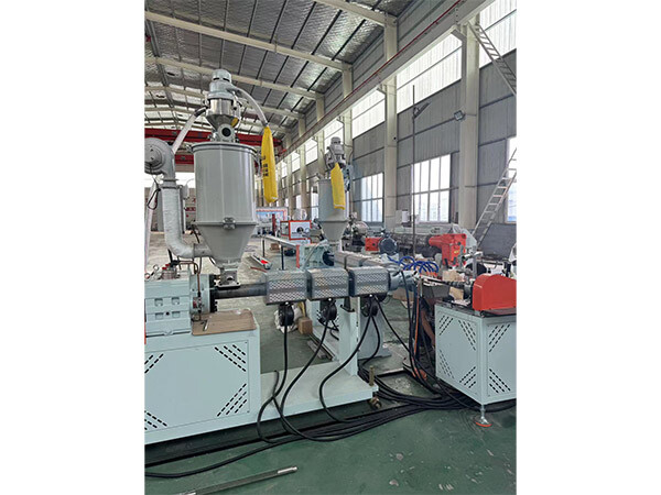 Машина для производства спирального всасывающего шланга из ПВХ