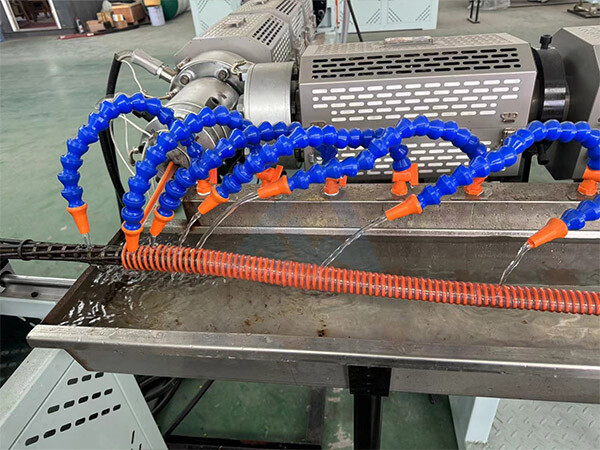 Машина для производства спирального всасывающего шланга из ПВХ