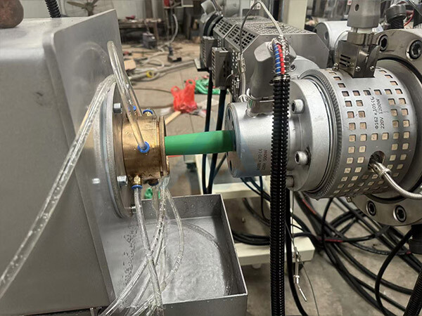 Высокоскоростная линия по производству 3-слойных труб PPR 20-63 мм