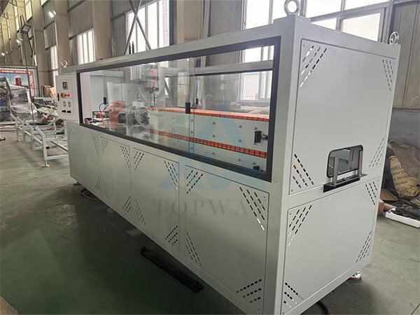 Линия по производству ПВХ-панелей для свесов / ПВХ-виниловых панелей Экструзионная машина