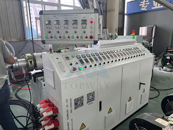 Линия по производству ПВХ-панелей для свесов / ПВХ-виниловых панелей Экструзионная машина