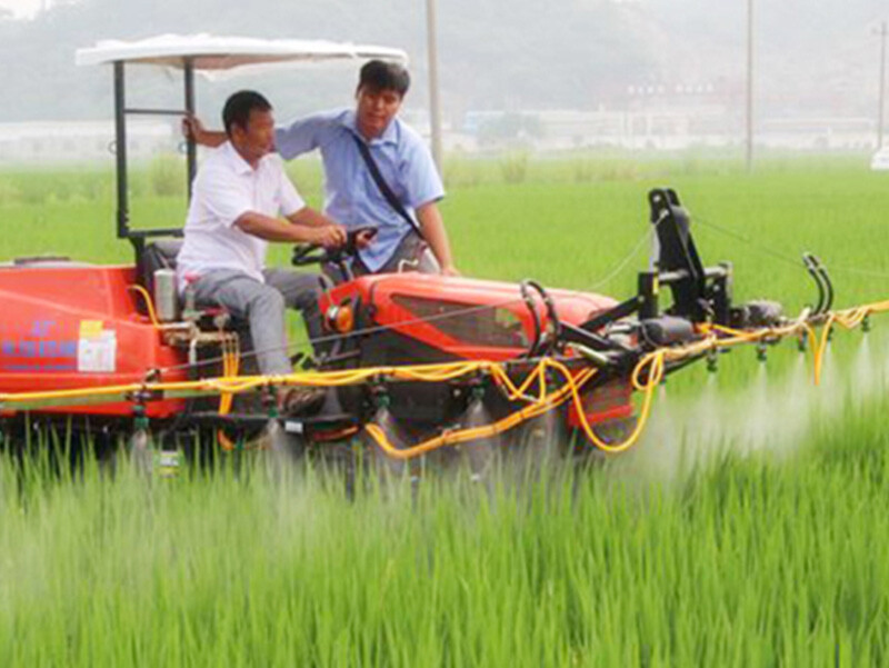 Штанговый опрыскиватель