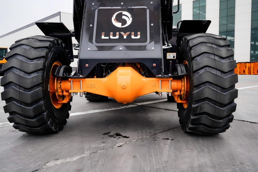 Компактный колесный погрузчик 930