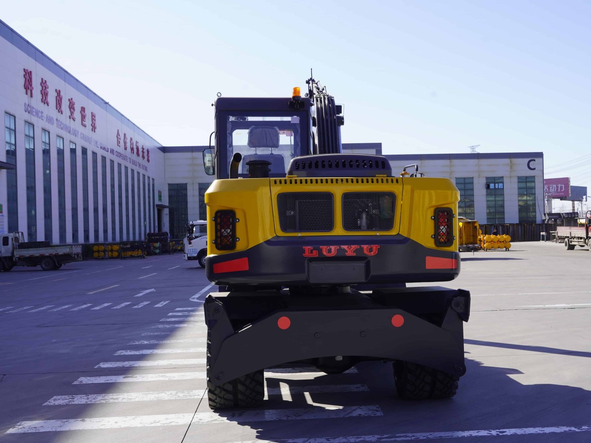 LUYU Wheel Excavator 135z (12)