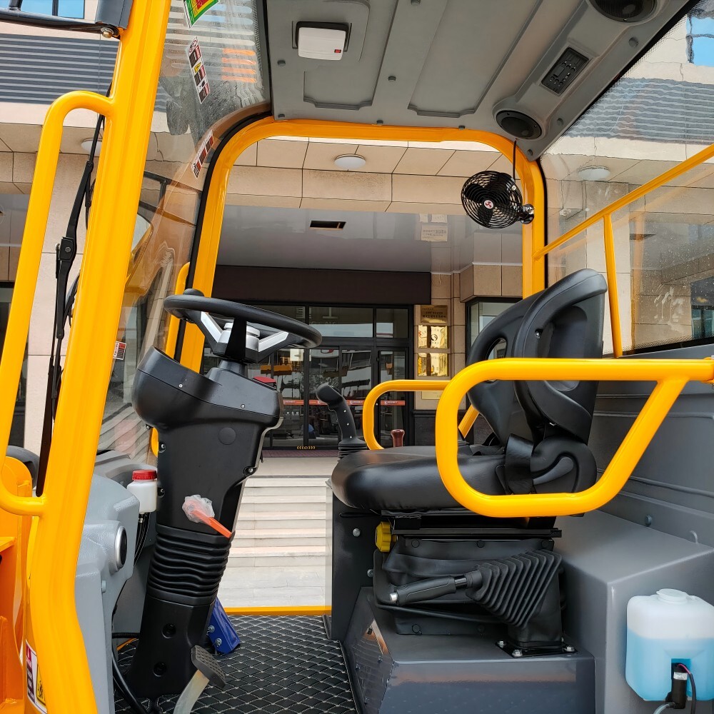 Carregadora de rodas compacta 908