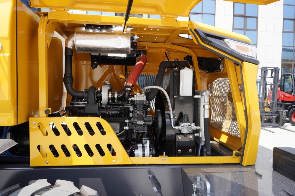 Cargadora compacta de ruedas LY942