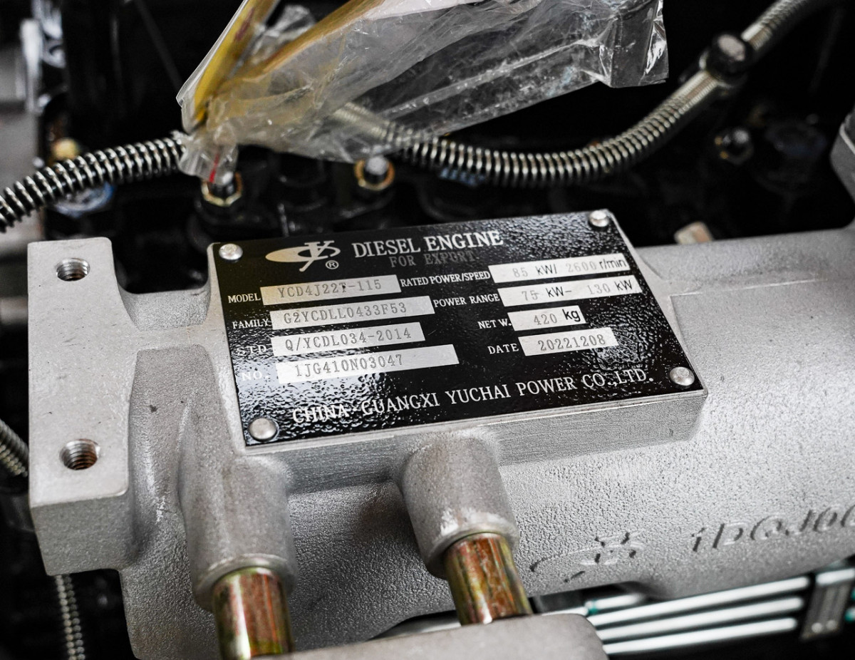 _DSC0392 发动机铭牌