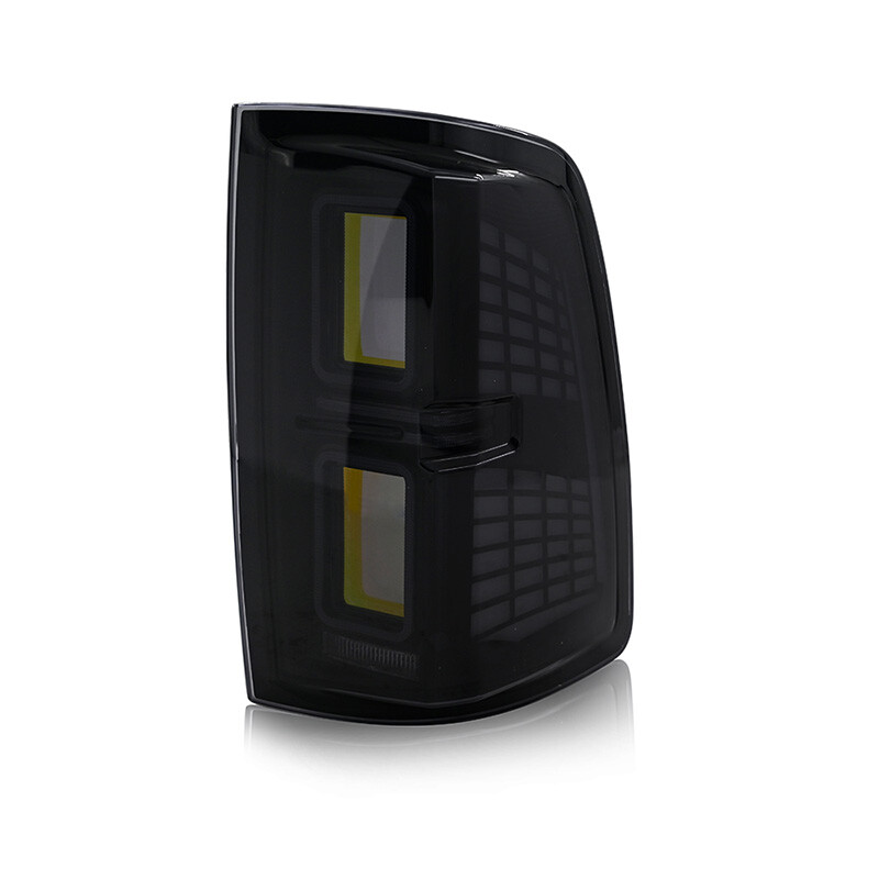 09-18RAM1500        13-18 RAM 1500 2500 Taillight