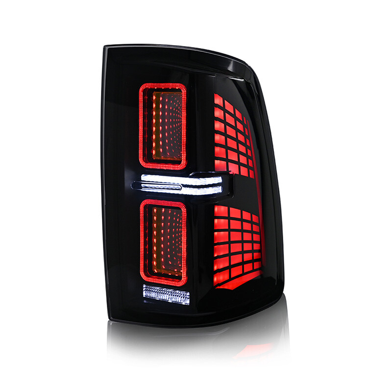 09-18RAM1500        13-18 RAM 1500 2500 Taillight